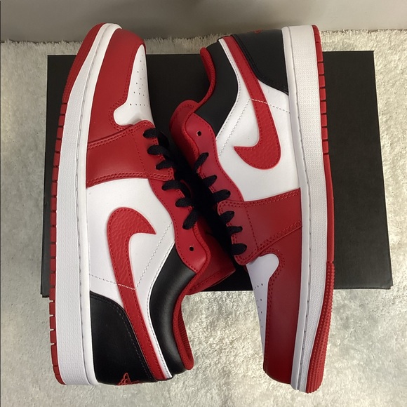 Air Jordan 1 Low - Picture 6 of 13